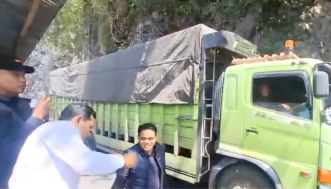 Wagub Aceh setop pelat kendaraan. [Instagram]